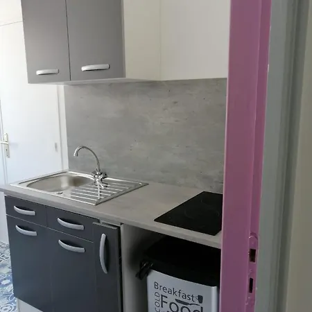 アパート Detente A La